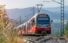 546922_zssk od soboty 12. jula 2025 zavedie dalsich 12 posilovych vlakov na linke ozubnicovej zeleznice strbastrbske pleso 676x423.jpg