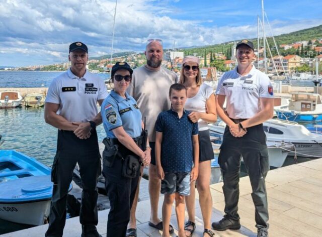547172_policia chorvatsko 676x499.jpg