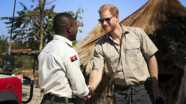 547224_prince_harry_angola_81564 676x451.jpg