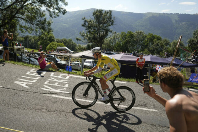 547226_aptopix_cycling_tour_de_france_92164 676x451.jpg