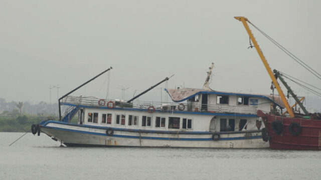 547255_vietnam_boat_capsizing_65645 676x457.jpg