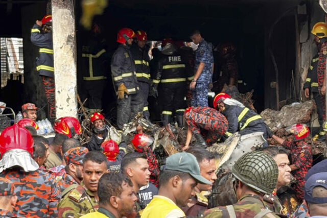 547309_bangladesh_crash_43849 676x451.jpg
