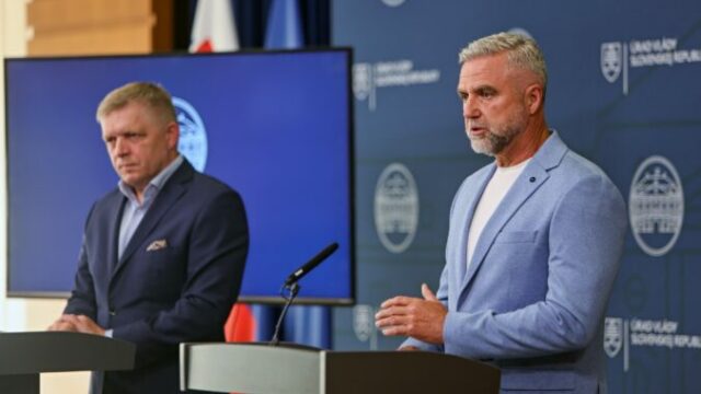 547656_premier robert fico a podpredseda parlamentu tibor gaspar 676x451.jpg