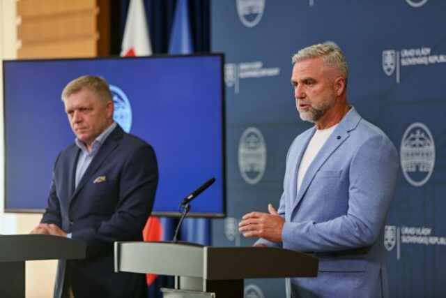 547656_premier robert fico a podpredseda parlamentu tibor gaspar 676x451.jpg