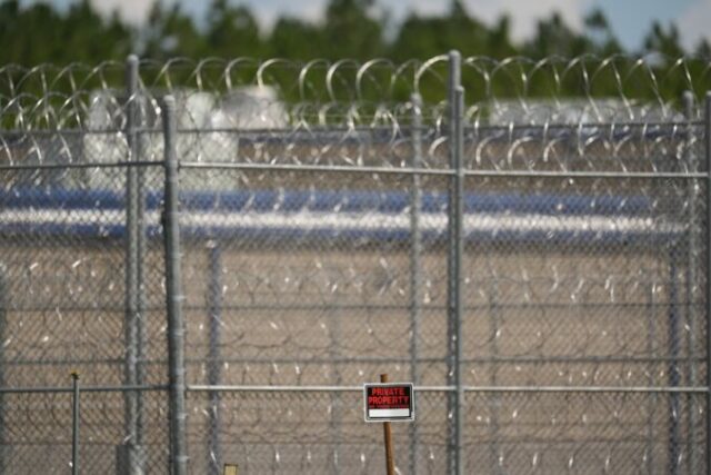 547752_ice_detention_facility_11725 1 676x451.jpg