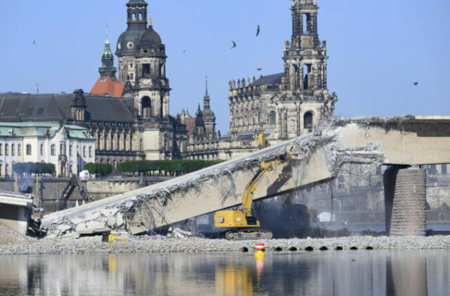 547956_germany_carola_bridge_48234 676x446.jpg