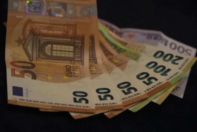 548005_europe_economy_18483 676x451.jpg