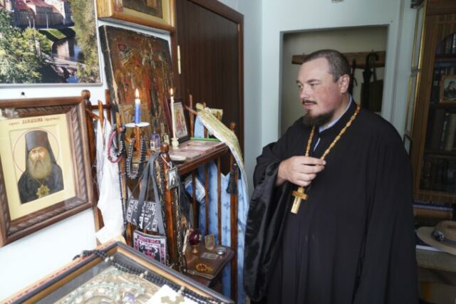 548015_russia_dissident_priests_09207 676x451.jpg