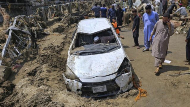 548401_pakistan_flash_floods_13461 676x451.jpg
