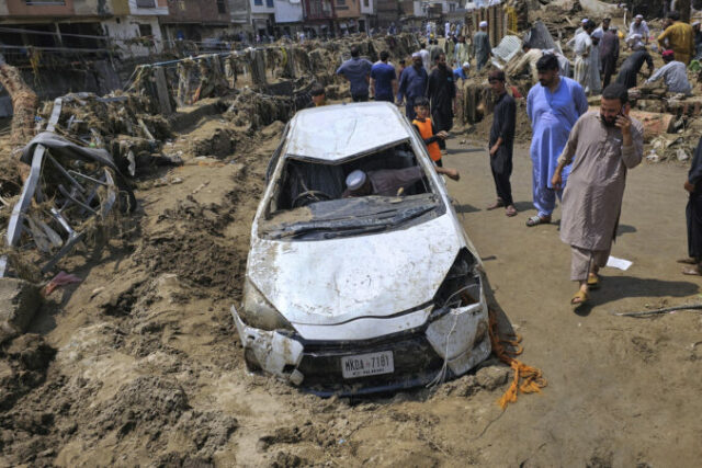 548401_pakistan_flash_floods_13461 676x451.jpg