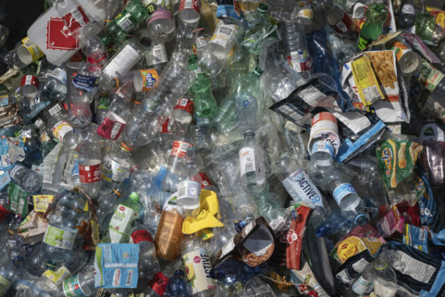 548412_france_plastic_pollution_treaty_42147 676x451.jpg