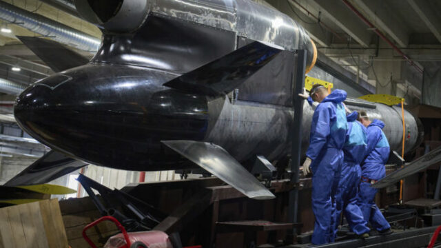 548549_ukraine_drone_factory_32383 676x451.jpg