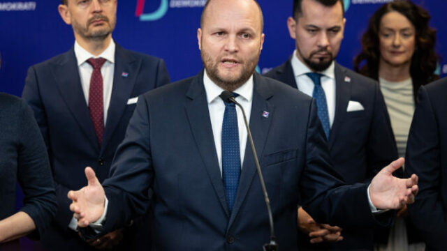 548618_demokrati maju v prieskume agentury ipsos 52 percenta 676x451.jpg