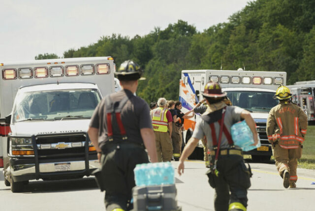 548631_ny_bus_crash_02706 676x452.jpg