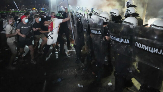 549235_serbia_protest_72058 676x451.jpg