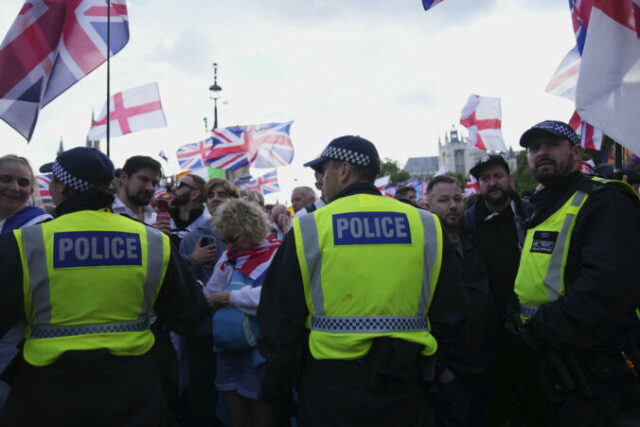 549617_britain_protest_02345 676x451.jpg