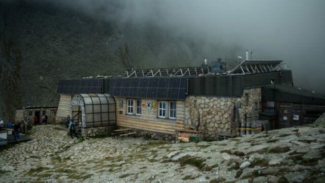 550245_zbojnicka chata fotovoltika nekonecna energia 676x451.jpg