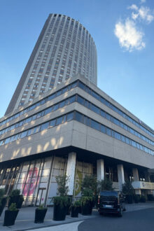 550317_france_south_africa_ambassador_death_61701 676x1014.jpg