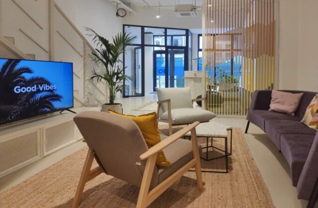 550502_thumbnail_hq_novi sad kosovska 27_serbia_centre 7452_business lounge 1_11zon 676x444.jpg