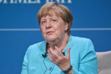 550525_greece_merkel_55952 676x451.jpg