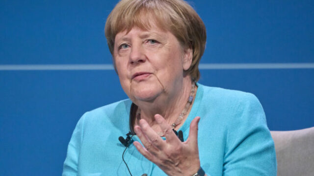 550525_greece_merkel_55952 676x451.jpg