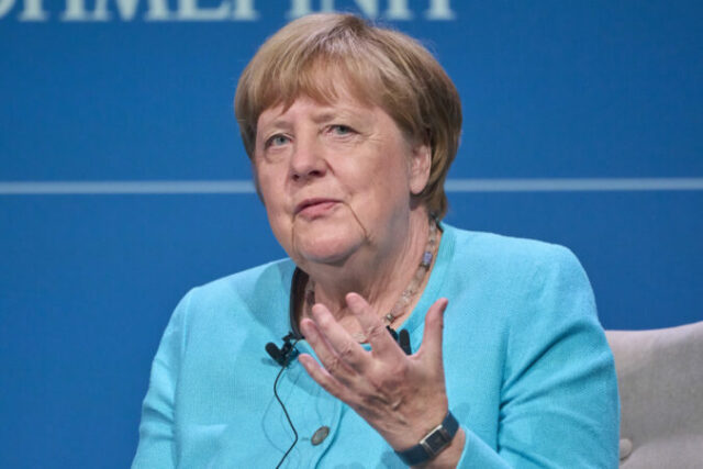 550525_greece_merkel_55952 676x451.jpg