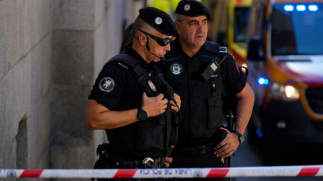 550565_spain_building_collapse_66653 676x451.jpg