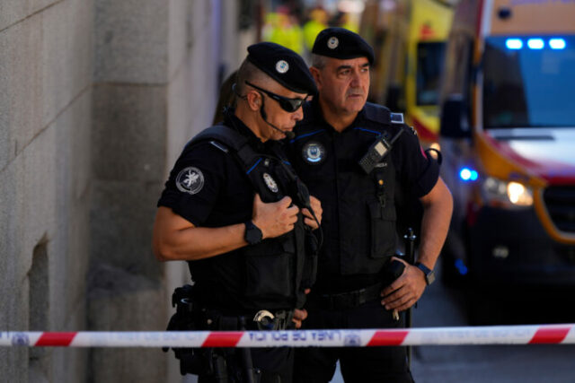 550565_spain_building_collapse_66653 676x451.jpg