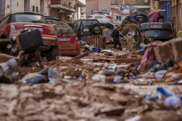 550806_spain_floods_87153 676x451.jpg