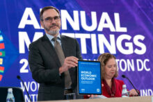 550887_imf_world_economic_outlook_93791 676x451.jpg