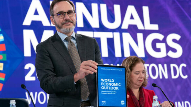 550887_imf_world_economic_outlook_93791 676x451.jpg