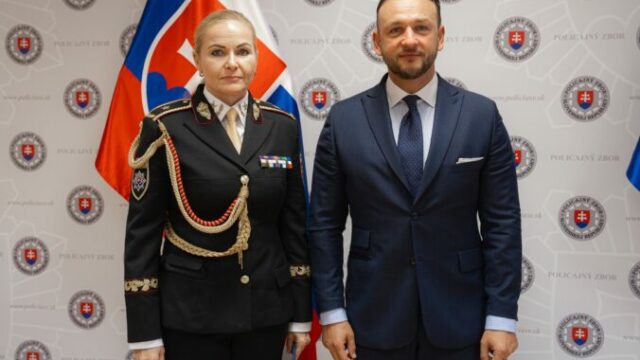 551149_prezidentka policajneho zboru sr jana maskarova a minister vnutra matus sutaj estok 676x451.jpg