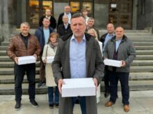 551161_martin winkler strana dunaj odovzdane podpisy 676x501.jpg