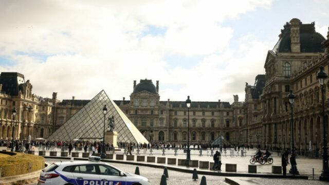 551333_france_louvre_65140 676x451.jpg