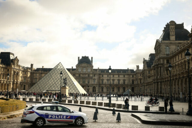 551333_france_louvre_65140 676x451.jpg