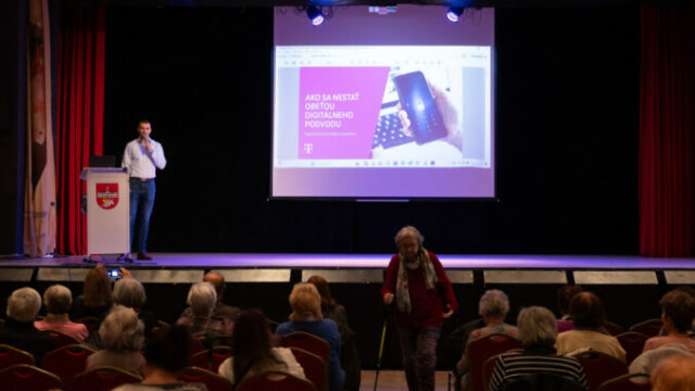 551373_20251023_ba_digitalni_seniori_005w 676x451.jpg