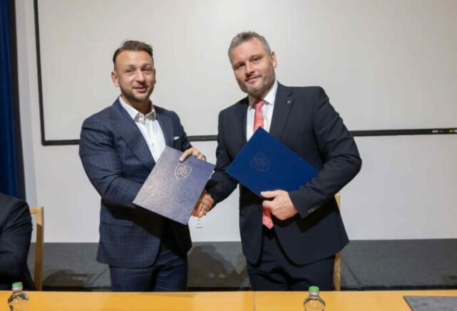 551440_estok 676x461.jpg