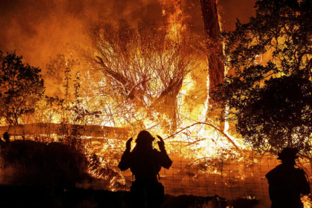 551632_california_extreme_weather_wildfires_46649 1 676x451.jpg