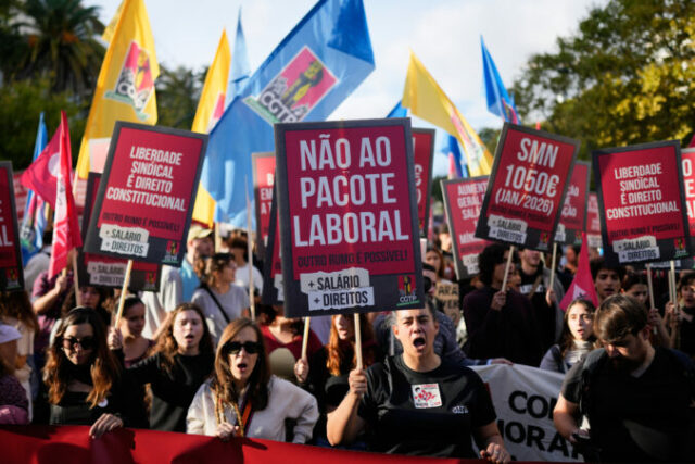 551948_portugal_labour_reform_protest_17425 676x451.jpg