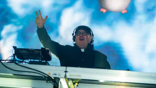 551980_krestansky didzej padre guilherme 676x451.jpg