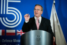 552476_germany_defense_ministers_50304 676x451.jpg