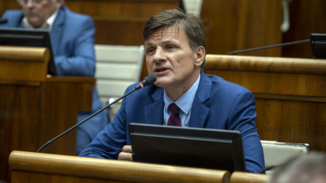 552765_hlina 676x450.jpg