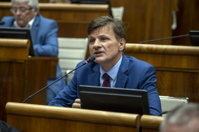 552765_hlina 676x450.jpg