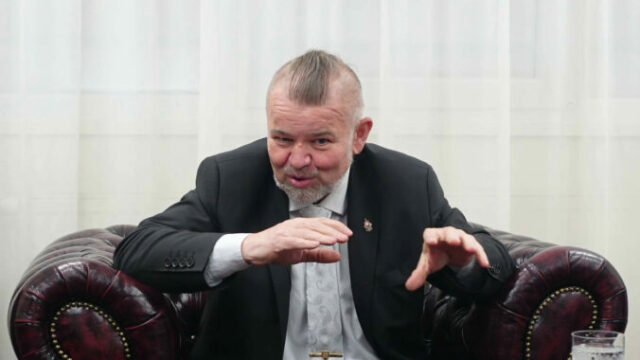 552906_konstrukter majitel a riaditel zbrojarskej tovarne grand power jaroslav kuracina pocas rozhovoru pre sita 676x380.jpg