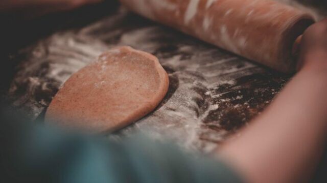 553181_flour 7619242_1280 676x450.jpg