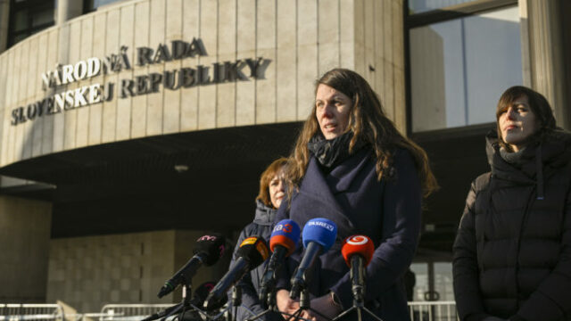 553196_38 147 podpisov za pravny stat 3 676x428.jpg