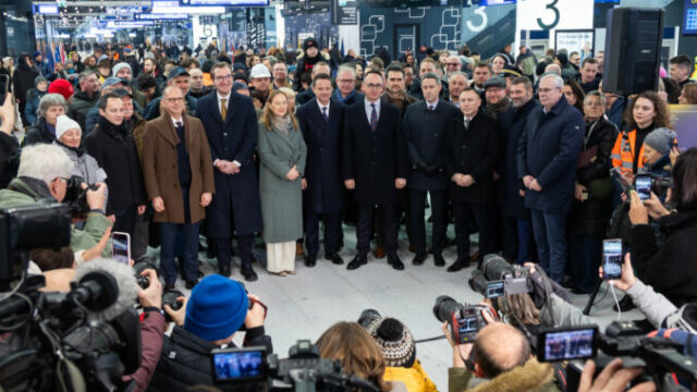 553305_varsava zapad_titulna 676x451.jpg