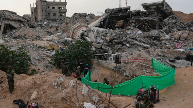 553484_aptopix_mideast_wars_inside_gaza_58330 676x451.jpg