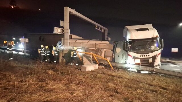 553780_nehoda cisterna2.jpg