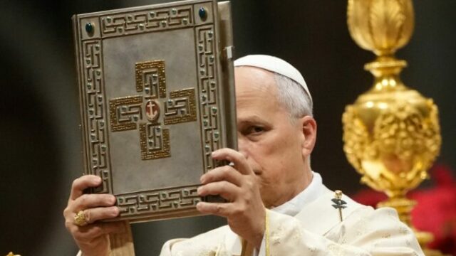 553845_papez lev xiv. pocas vianocnej omse v bazilike sv. petra vo vatikane 676x451.jpg